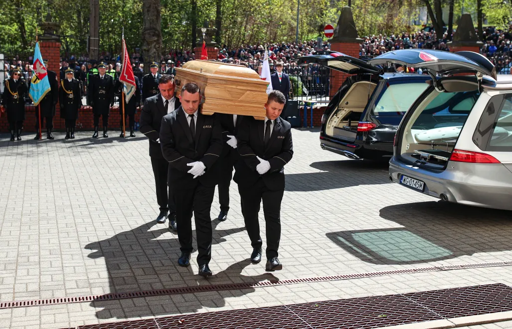 Msza święta żałobna w intencji posła Lewicy Łukasza Litewki w kościele parafii rzymskokatolickiej pw. św. Joachima w Sosnowcu. Fot. PAP/Jarek Praszkiewicz