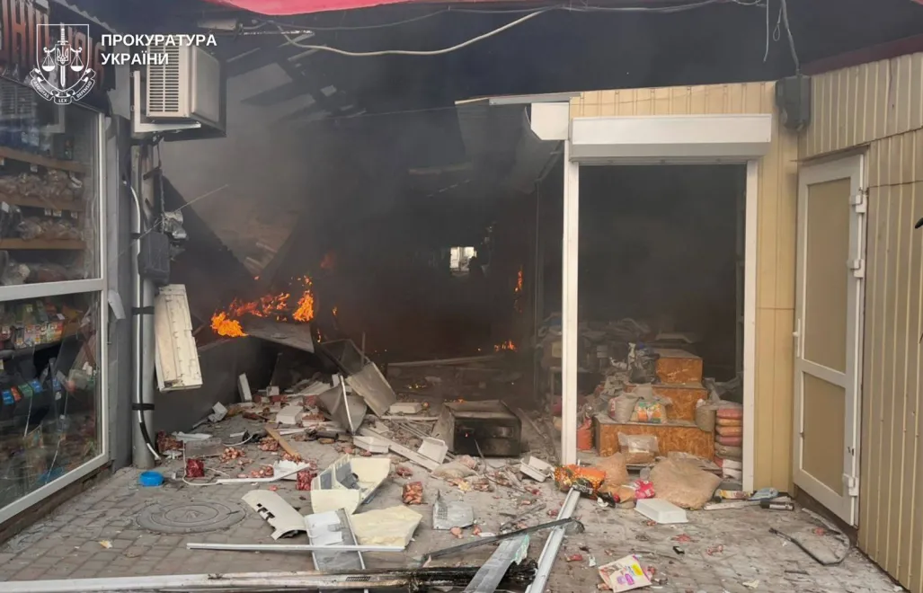 Наслідки російського удару по ринку в Нікополі. Fot. Офіс Генерального прокурора, Прокутатура України