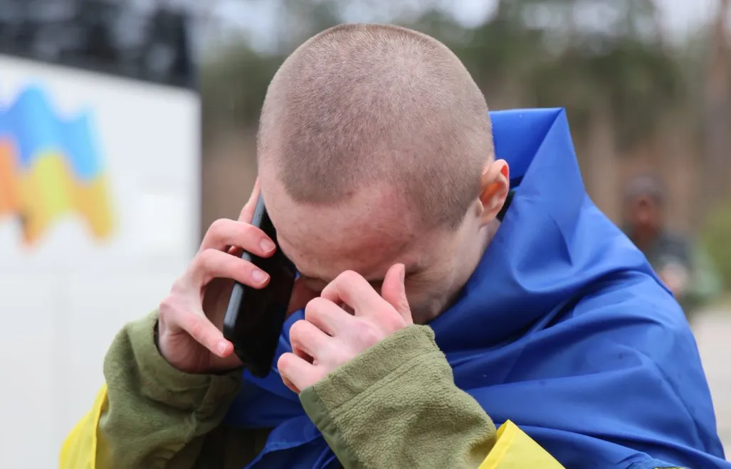 Український захисник повернувся з російського полону. Fot. Facebook/Володимир Зеленський