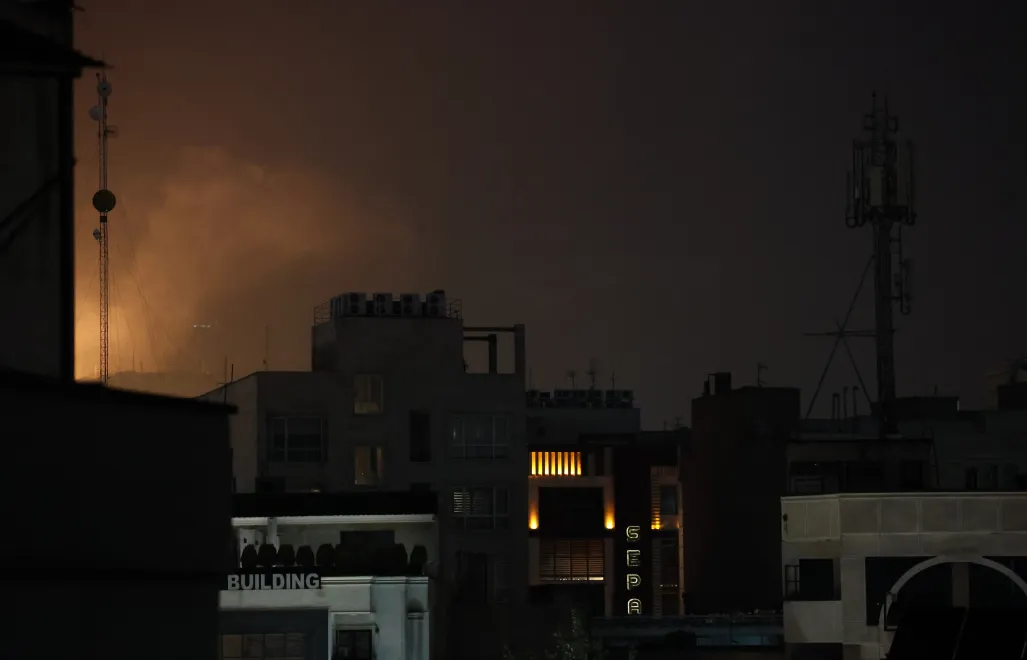 Nocne naloty na Teheran Fot. PAP/EPA/ABEDIN TAHERKENAREH