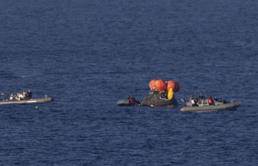 Statek Orion z austonautami misji Artemis II na pokładzie. Fot. PAP/EPA/JOEL KOWSKY
