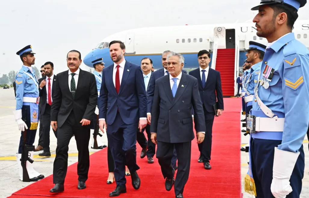 J.D. Vance, Asim Munir, Ishaq Dar. Fot. PAP/EPA/PAKISTAN FOREIGN MINISTRY