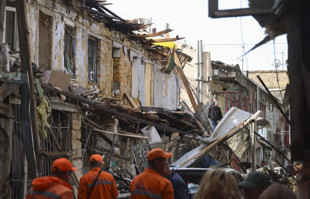 Zniszczenia po rosyjskim ataku w obwodzie odeskim. Fot. PAP/EPA/IGOR MASLOV