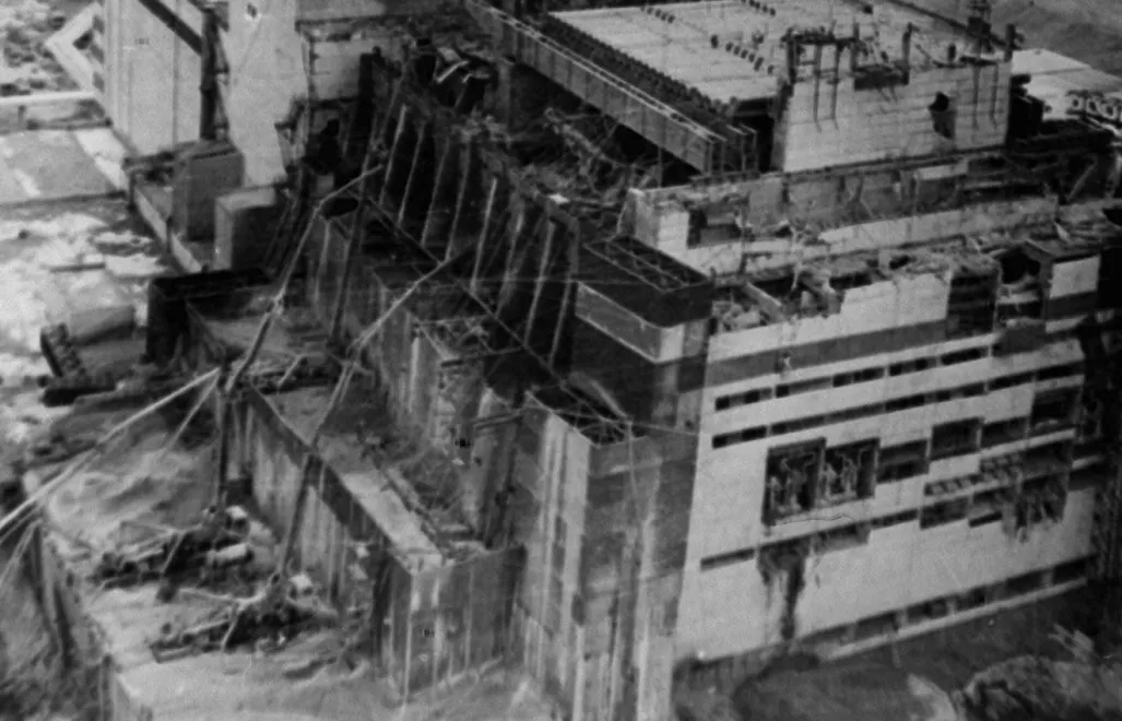 Wybuch w elektrowni atomowej w Czarnobylu. Fot. PAP/CAF