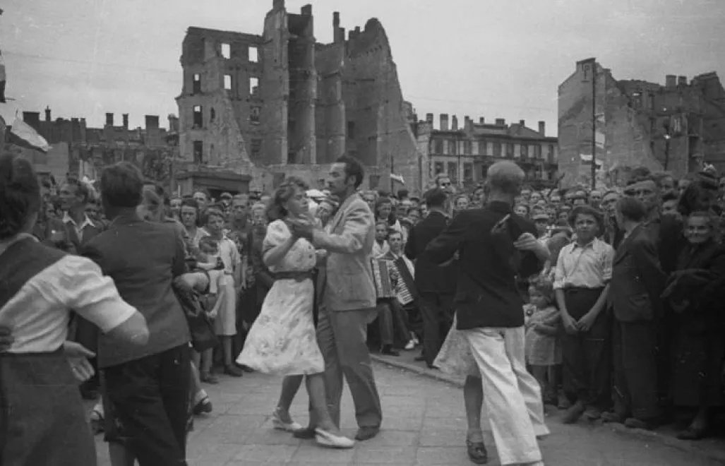Warszawa. Zdjęcie ze zbiorów fotoreporterskich Polskiej Agencji Prasowej. Fot. PAP/Stanisław Dąbrowiecki