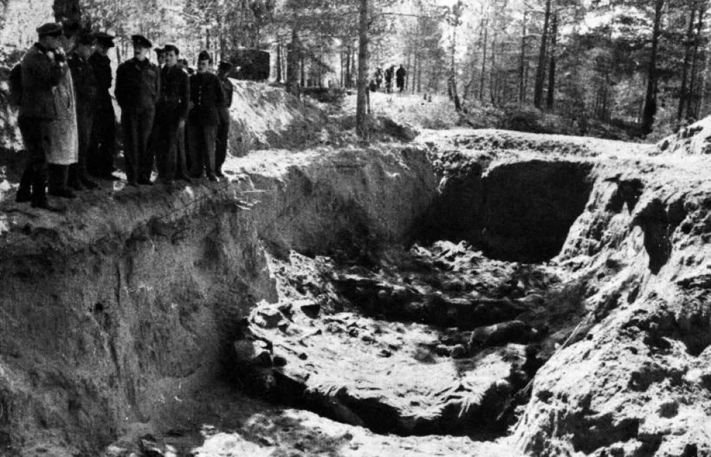 Katyń, ekshumacja zwłok, 1943 r. Fot. PAP/Archiwum