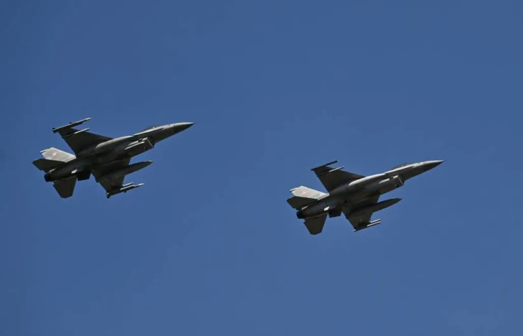 Samoloty F-16, zdjęcie ilustracyjne. Fot. PAP/Radek Pietruszka