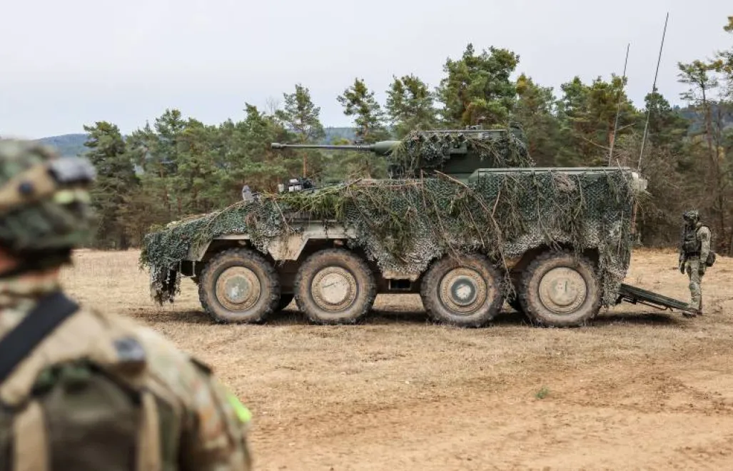 Żołnierze Litewskich Sił Lądowych. Fot. PAP/EPA/ HANNIBAL HANSCHKE
