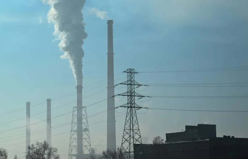 Dym z komina Fot. PAP/Andrzej Jackowski