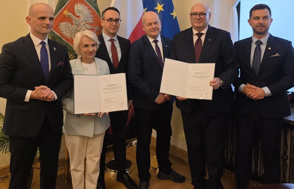 Klimczak: podpisanie obu programów oznacza ostateczną decyzję o przystąpieniu do inwestycji. Fot. FB/Andrzej Nowakowski