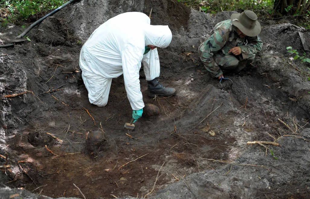 Ekshumacja w rejonie wsi Ostrówka (zdjęcie ilustracyjne). Fot. PAP/Darek Delmanowicz