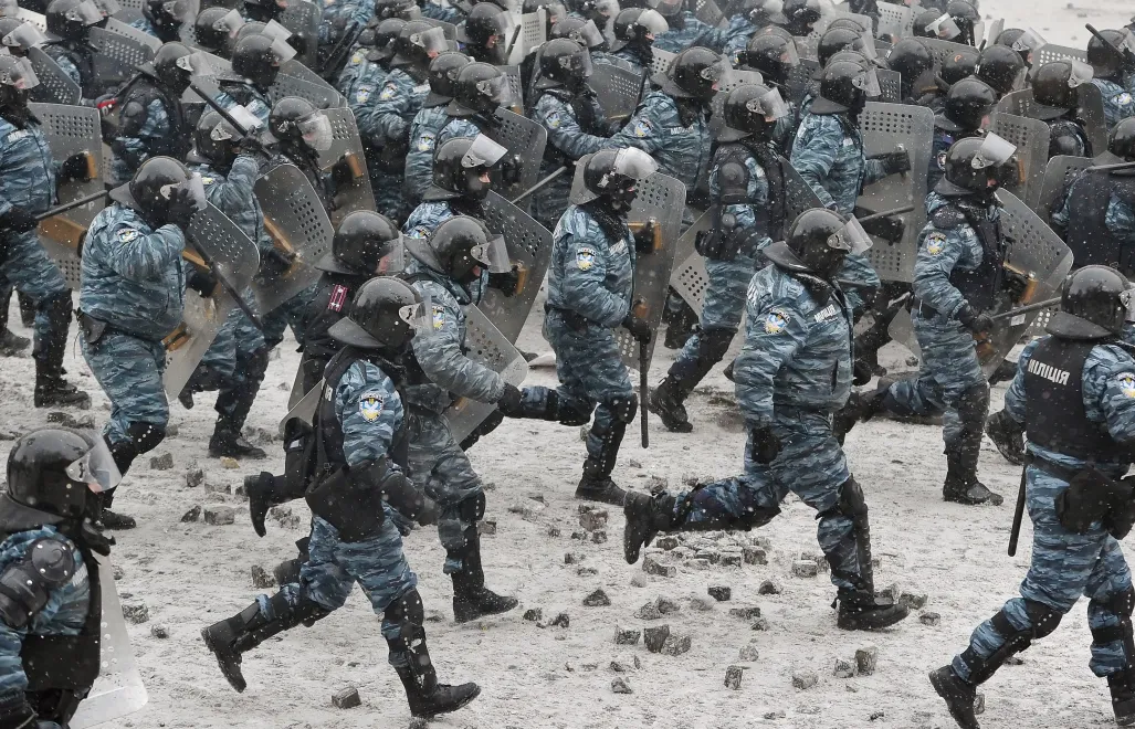 Członkowie specjalnej jednostki ukraińskiej policji Berkut podczas protestów w Kijowie w 2014 r. Fot. PAP/EPA/ALEXEY FURMAN