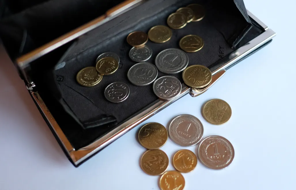 Monety w portfelu. Zdj. ilustracyjne. Fot. PAP/Darek Delmanowicz