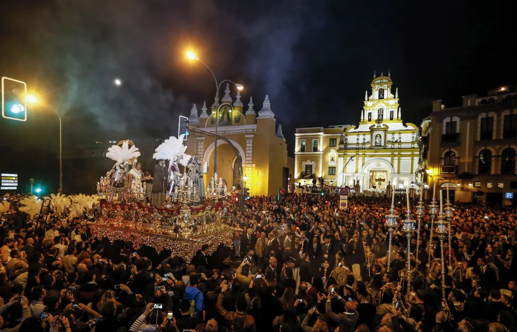 Madruga w Sewilli. Fot. PAP/EPA/JOSE MANUEL VIDAL