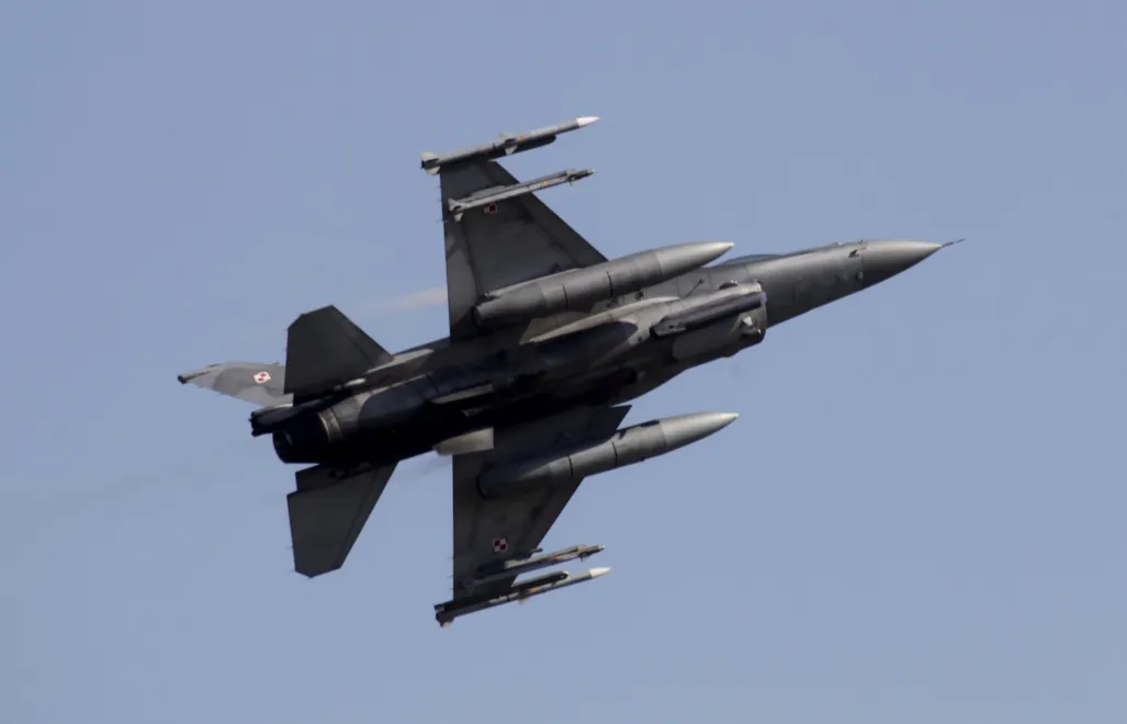 Польский истрибитель F-16. Fot. PAP/EPA/VALDA KALNINA