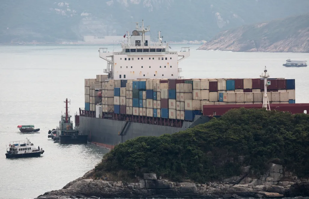 Kontenerowiec Touska Fot. PAP/EPA/JEROME FAVRE