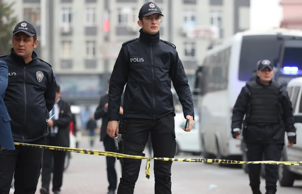 Tureccy policjanci. Fot. PAP/EPA/TOLGA BOZOGLU 