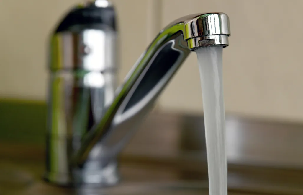 Zanieczyszczenie ujawniono przy jednej ze stacji benzynowej w Augustowie. Fot. PAP/	Darek Delmanowicz