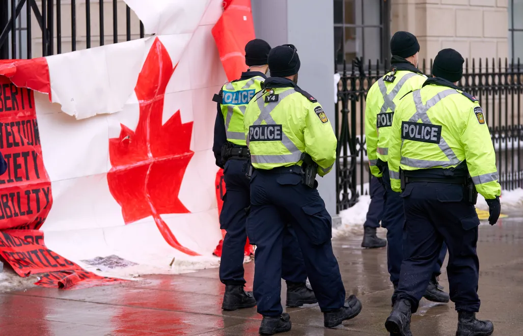 Kanadyjska policja w Ottawie, fot. PAP/EPA/ANDRE PICHETTE