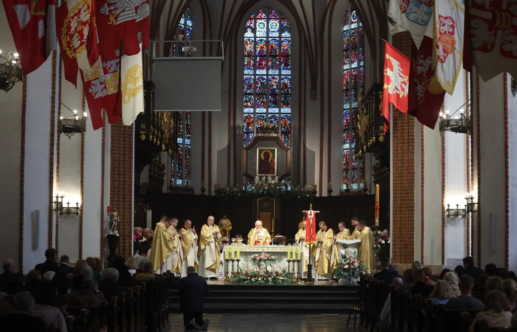 Торжественная месса в соборе Святого Иоанна Крестителя в Варшаве в Пасхальное воскресенье. Fot. PAP/Leszek Szymański