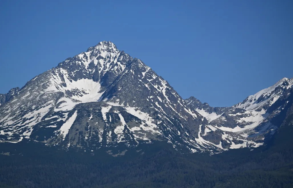 Widok na Tatry z okolic Popradu na Słowacji, fot. PAP/Darek Delmanowicz