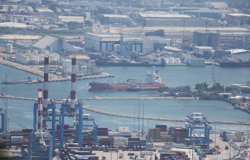 Грузовой порт в Хайфе. Фотоиллюстрация. Fot. PAP/EPA/ABIR SULTAN