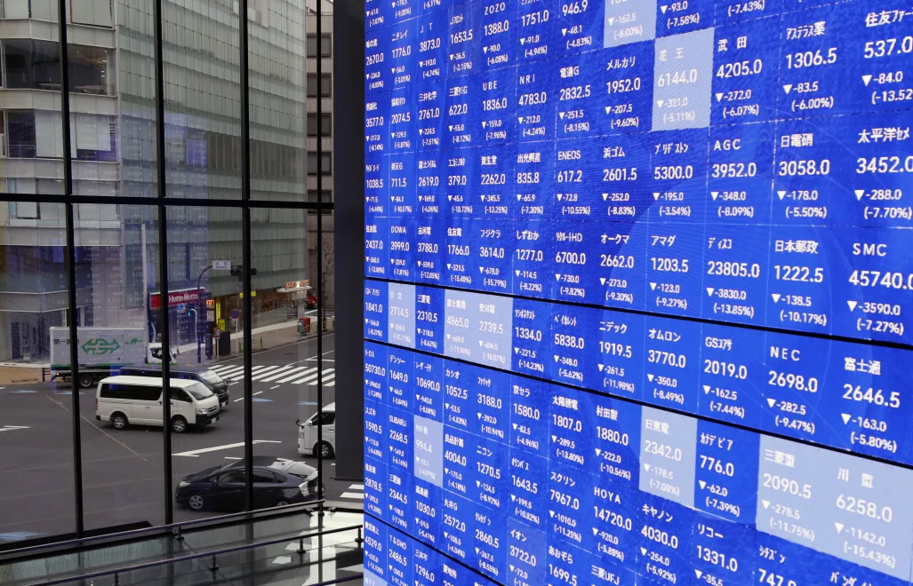 Giełda Papierów Wartościowych w Tokio. Fot. PAP/EPA/FRANCK ROBICHON