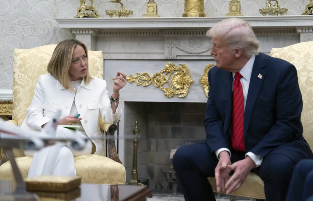 Giorgia Meloni i Donald Trump podczas wizyty premier Włoch w Białym Domu, fot. PAP/EPA/CONSOLIDATED NEWS PHOTOS POOL/CHRIS KLEPONIS / POOL