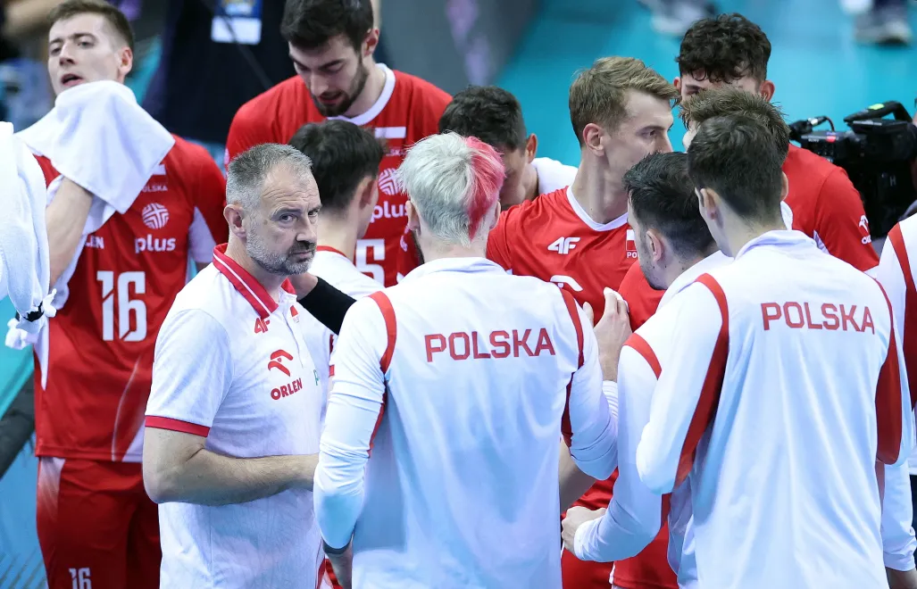 Trener reprezentacji Polski Nikola Grbic (L) i reprezentanci Polski, fot. PAP/Łukasz Gągulski