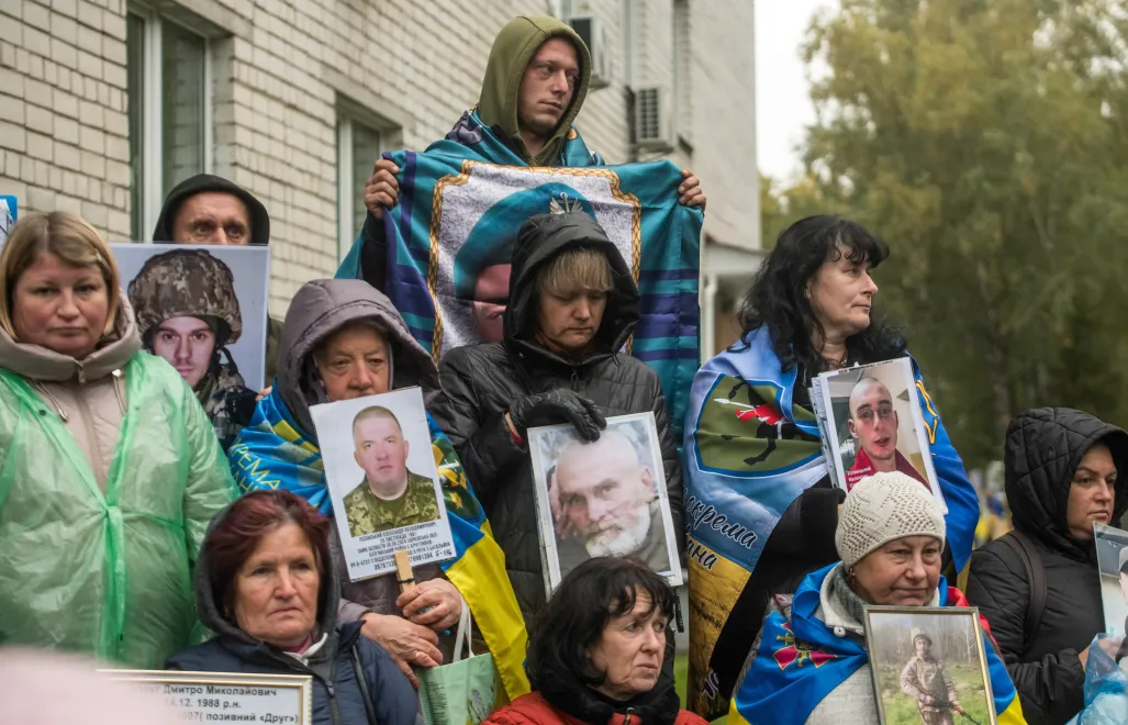Ожидание освобождённых украинских военнопленных. Фотоиллюстрация. Fot. PAP/Vladyslav Musiienko