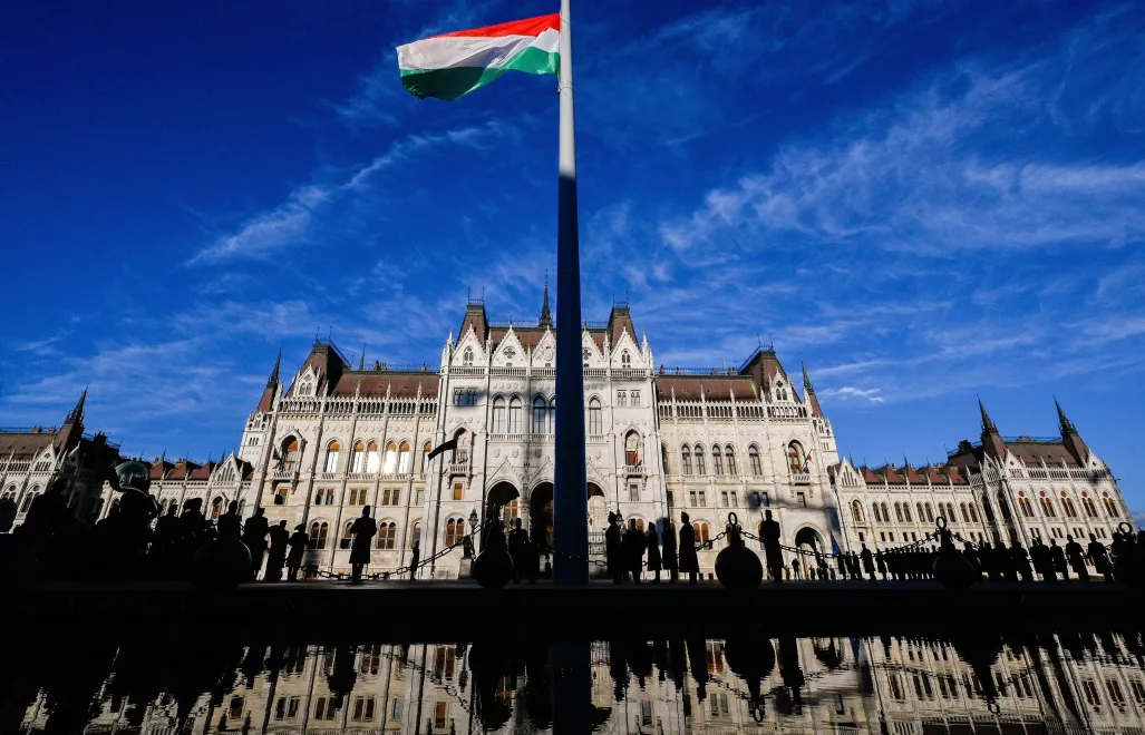Plac przed parlamentem w Budapeszcie Fot. PAP/EPA/ROBERT HEGEDUS