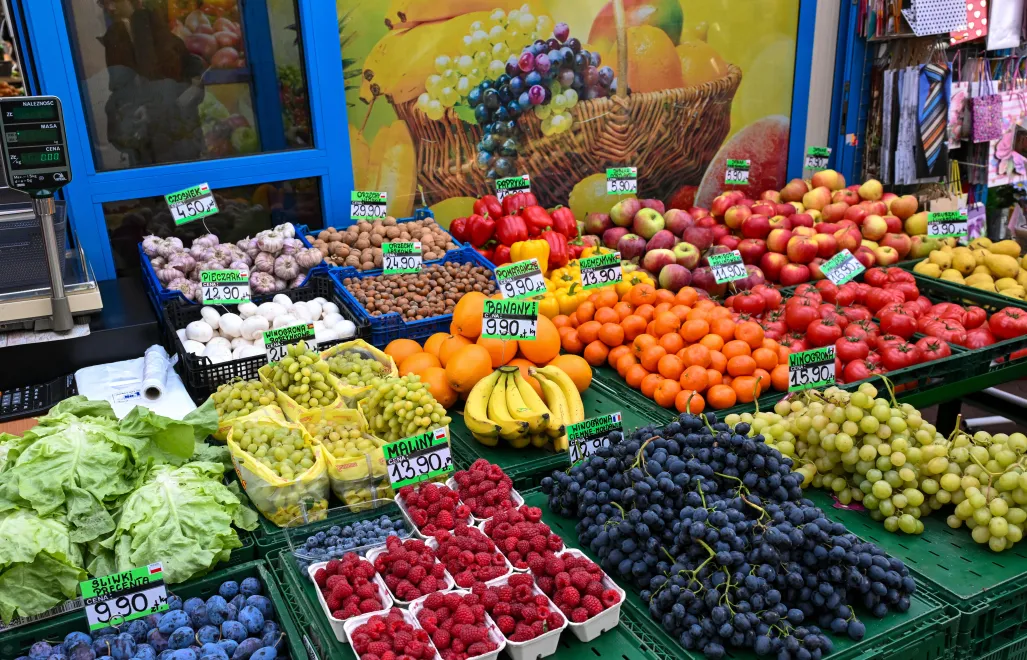 Spożywanie większej ilości warzyw i owoców zmniejsza ryzyko demencji. Fot. PAP/Marcin Bielecki