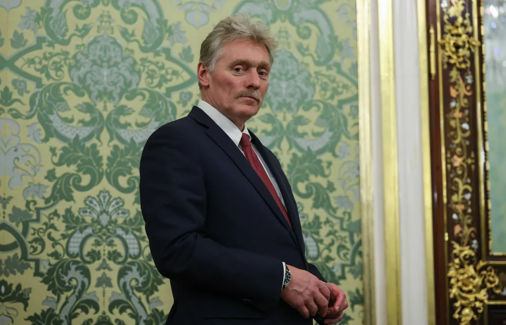 Przywódca Rosji Władimir Putin i rzecznik Kremla Dmitrij Pieskow. Fot. PAP/EPA/RAMIL SITDIKOV / REUTERS / POOL