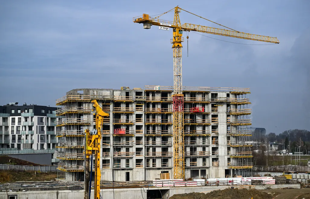 Budowa bloku mieszkalnego Fot. PAP/Darek Delmanowicz