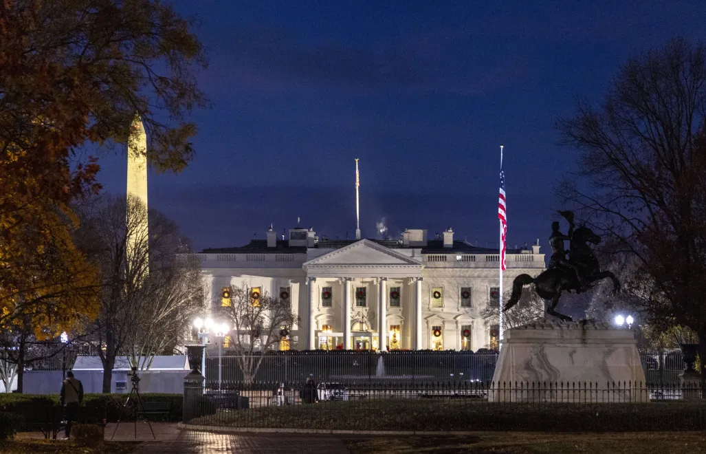 Белый Дом. Fot. EPA/SHAWN THEW (фотоиллюстрация)