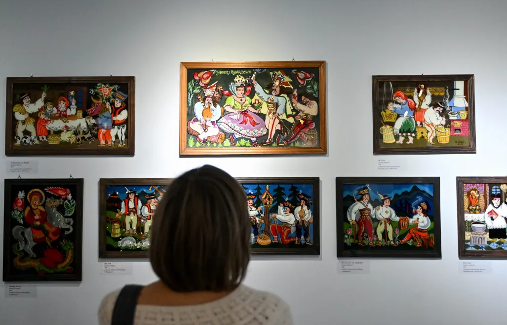 Otwarcie wystawy „Na szkle malowane. Cuda z Podhala” w Muzeum Dialogu Kultur w Kielcach. Fot. PAP/Piotr Polak