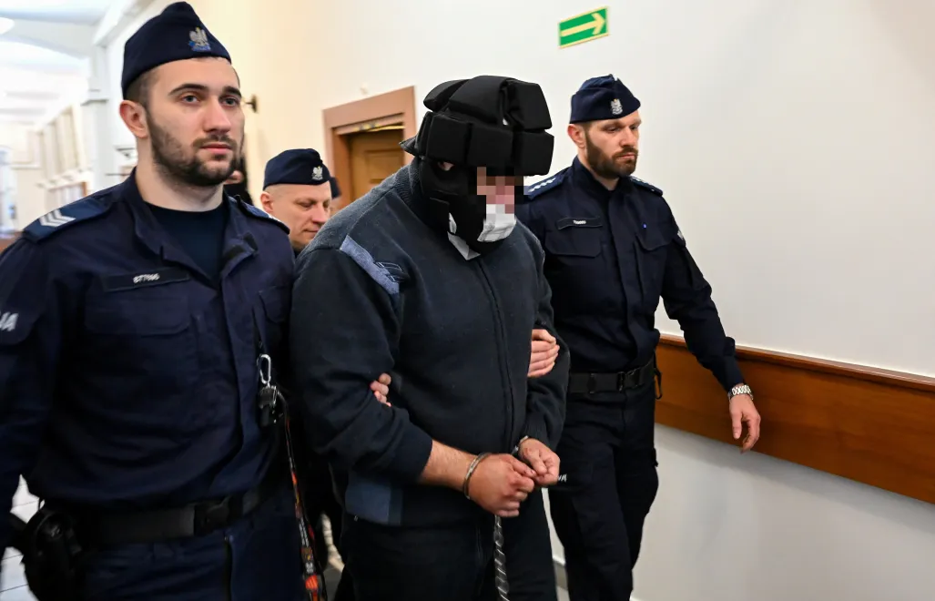 Doprowadzenia Piotra K. (C) na posiedzenie aresztowe Sądu Rejonowego w Słupsku. Fot. PAP/Piotr Kowala