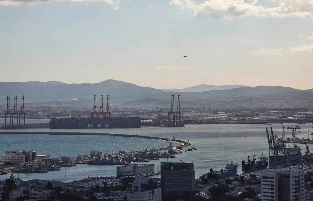 Порт в ізраїльській Хайфі. Фотоілюстрація. Fot. PAP/EPA/ATEF SAFADI