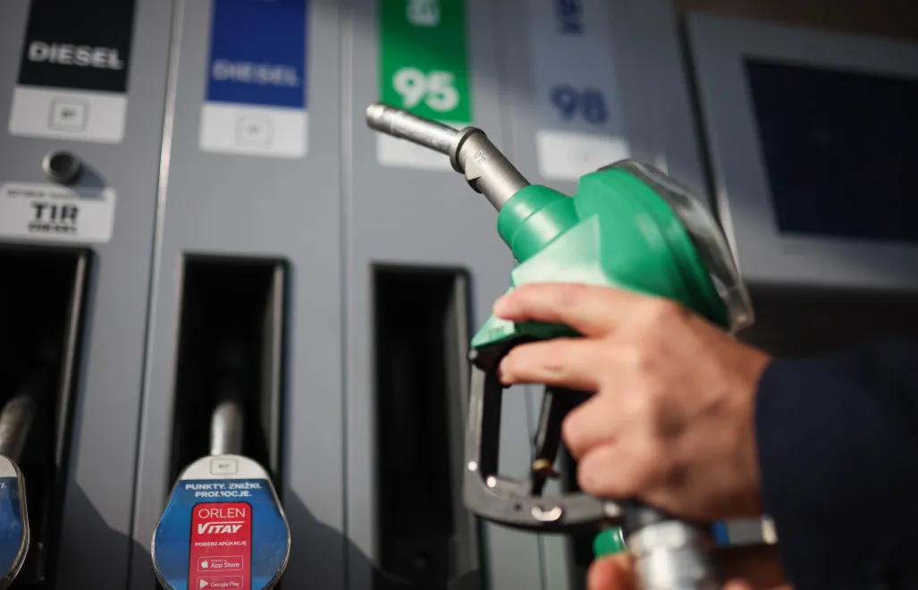 Dystrybutor paliw Fot. PAP/Leszek Szymański