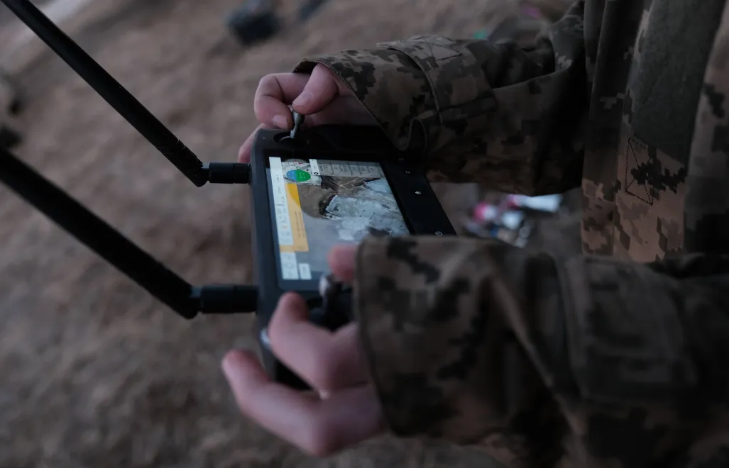 оператор военного дрона фотоилюстрация Fot. PAP/EPA/MARIA SENOVILLA