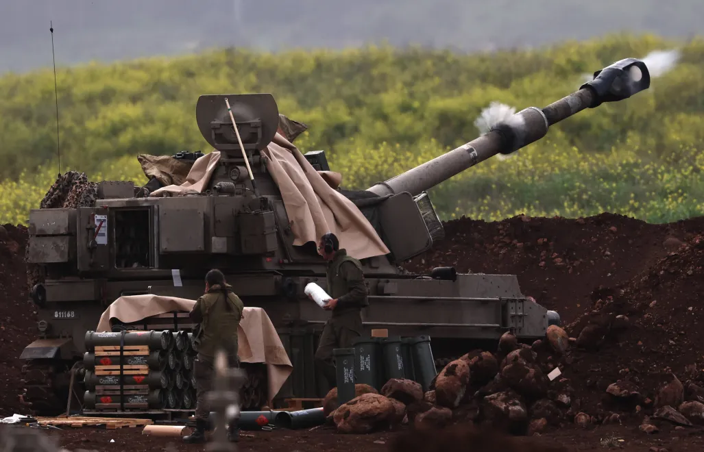 Izraelski czołg w pobliżu granicy z Libanem. Zdj. ilustracyjne. Fot. PAP/EPA/ATEF SAFADI 