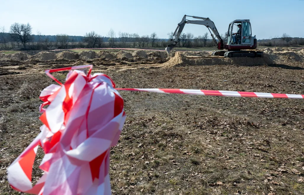 Пошукові роботи в Углах на Рівненщині. Фотоілюстрація. Fot. PAP/Vladyslav Musiienko