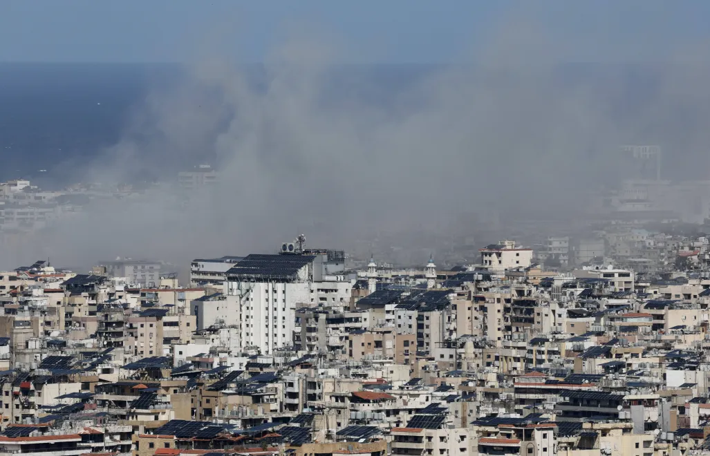 Zniszczenia w Libanie, Bejrut. Fot. PAP/EPA/WAEL HAMZEH