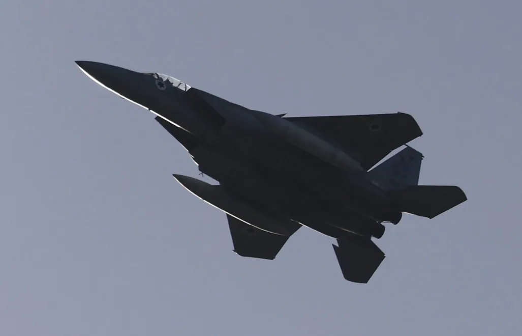 Myśliwiec f-15 Fot. PAP/EPA/ABIR SULTAN