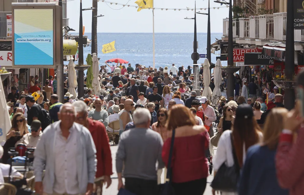Turyści (zdjęcie ilustracyjne). Fot. EPA/MORELL