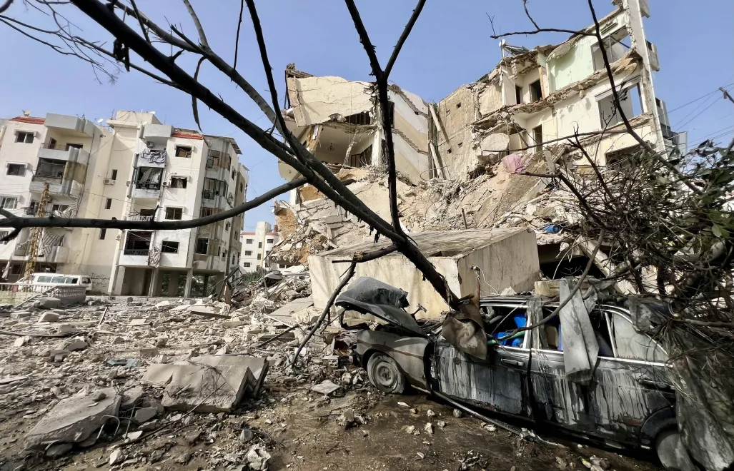 Zniszczenia w mieście Tyr w Libanie po ataku Izraela Fot. PAP/EPA/STRINGER