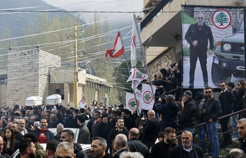 Pierre Mouawad, szef centrum Sił Libańskich (LF) w Yahchouch, i jego żona Flavia zostali zabici w izraelskim ataku na budynek w chrześcijańskim mieście Ain Saadeh. Fot. PAP/EPA/	WAEL HAMZEH