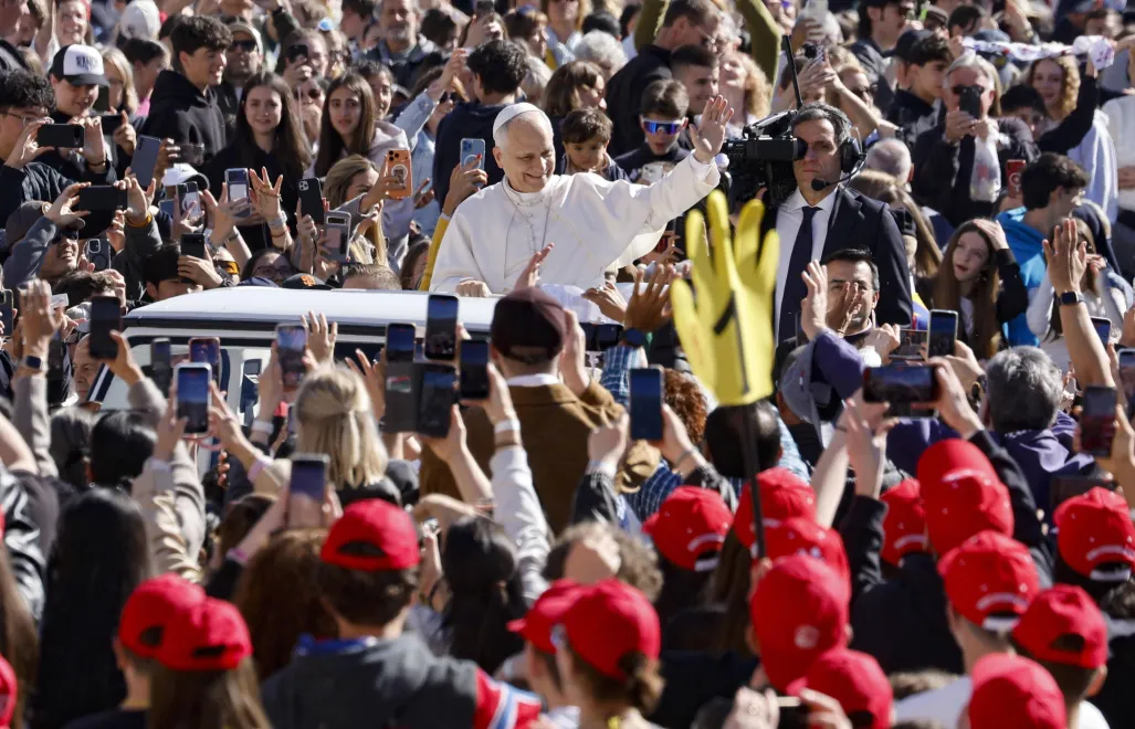 Papież Leon XIV. Fot. PAP/EPA/FABIO FRUSTACI