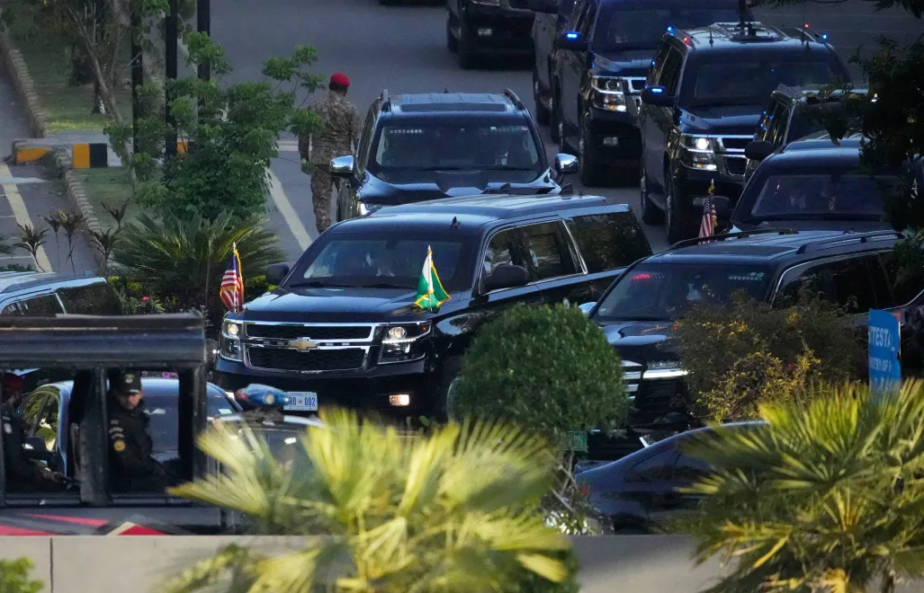 Amerykańska delegacja w Pakistanie, gdzie odbyły się negocjacje pokojowe z Iranem. Fot. PAP/EPA/SOHAIL SHAHZAD