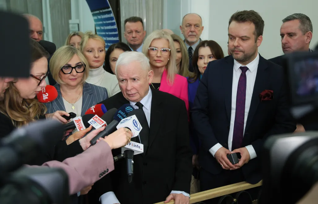 Ярослав Качинський (по центру). Fot. PAP/Rafał Guz